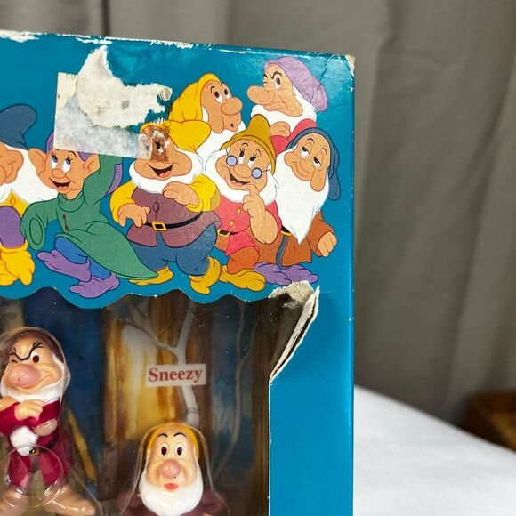 Disney’sSnow White & the Seven Dwarfs plastic figurine collectibles unopened box - Picture 8 of 8